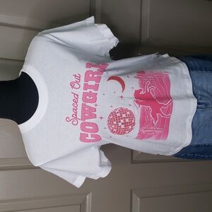 NWT Vibe N' Spaced out cowgirl cropped graphic short sleeve t size medium